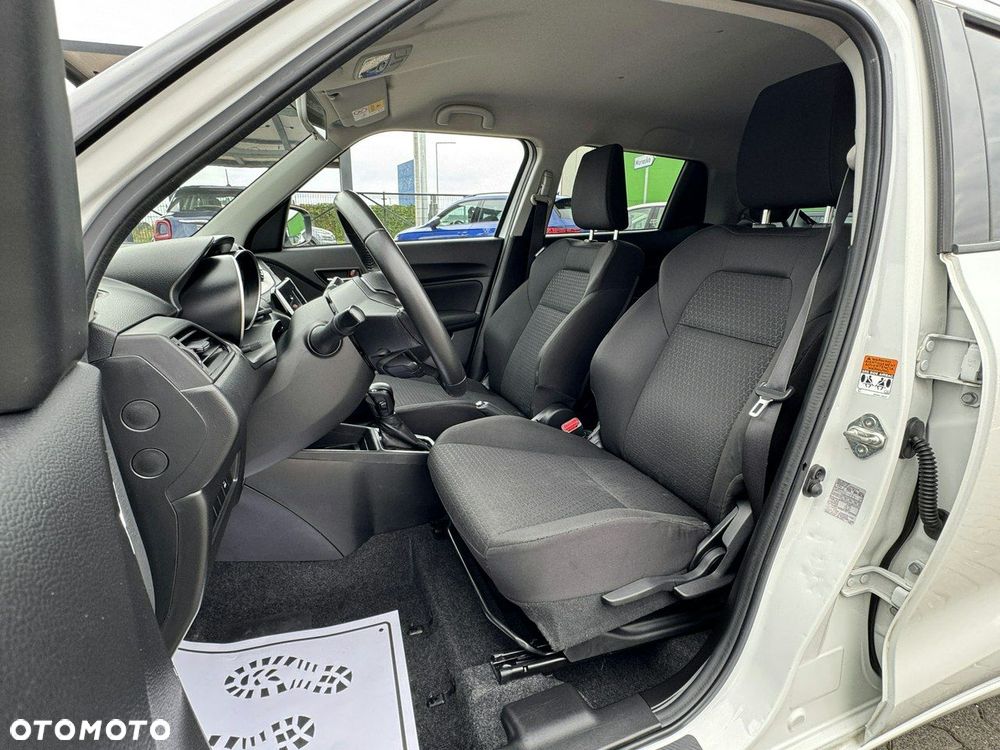 Suzuki Swift 1.2 Premium Plus CVT - 18