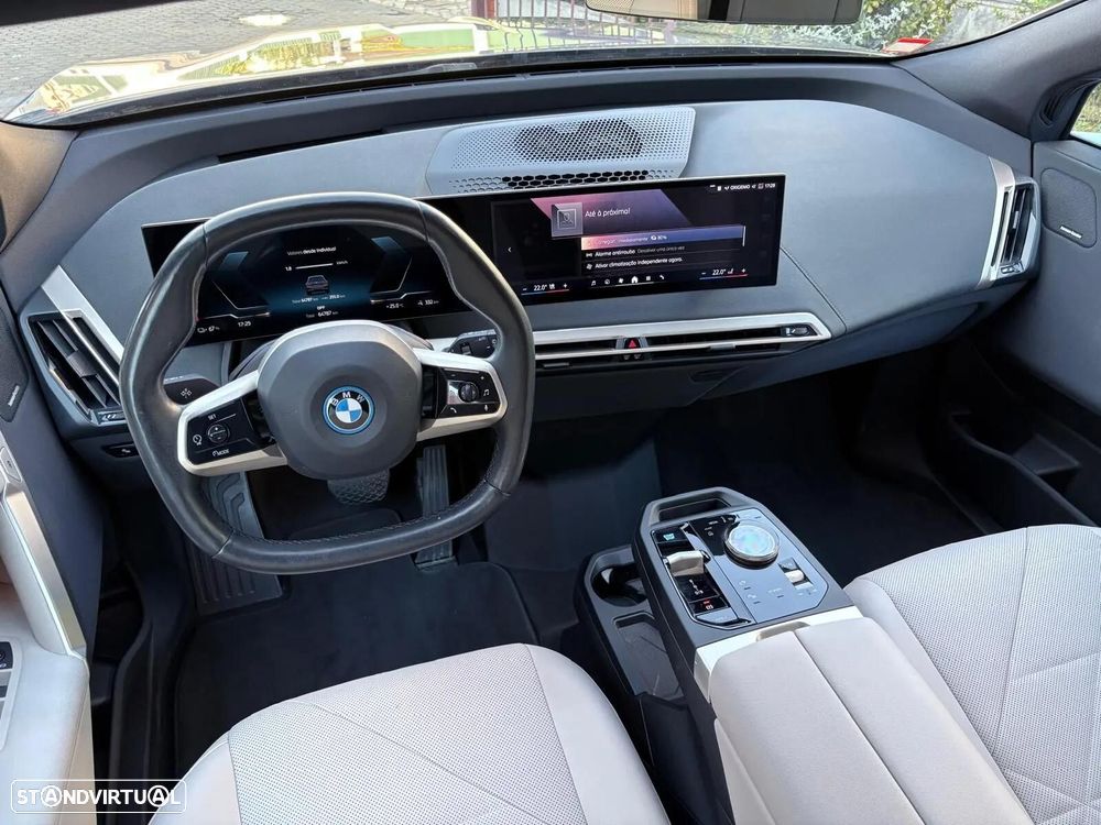 BMW iX xDrive 50 Pack Desportivo - 28
