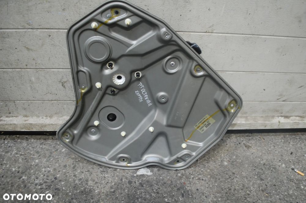 MECHANIZM PODNOŚNIK SZYBY PRAWY TYŁ TYLNY 1Z0839656B SKODA OCTAVIA II KOMBI - 1