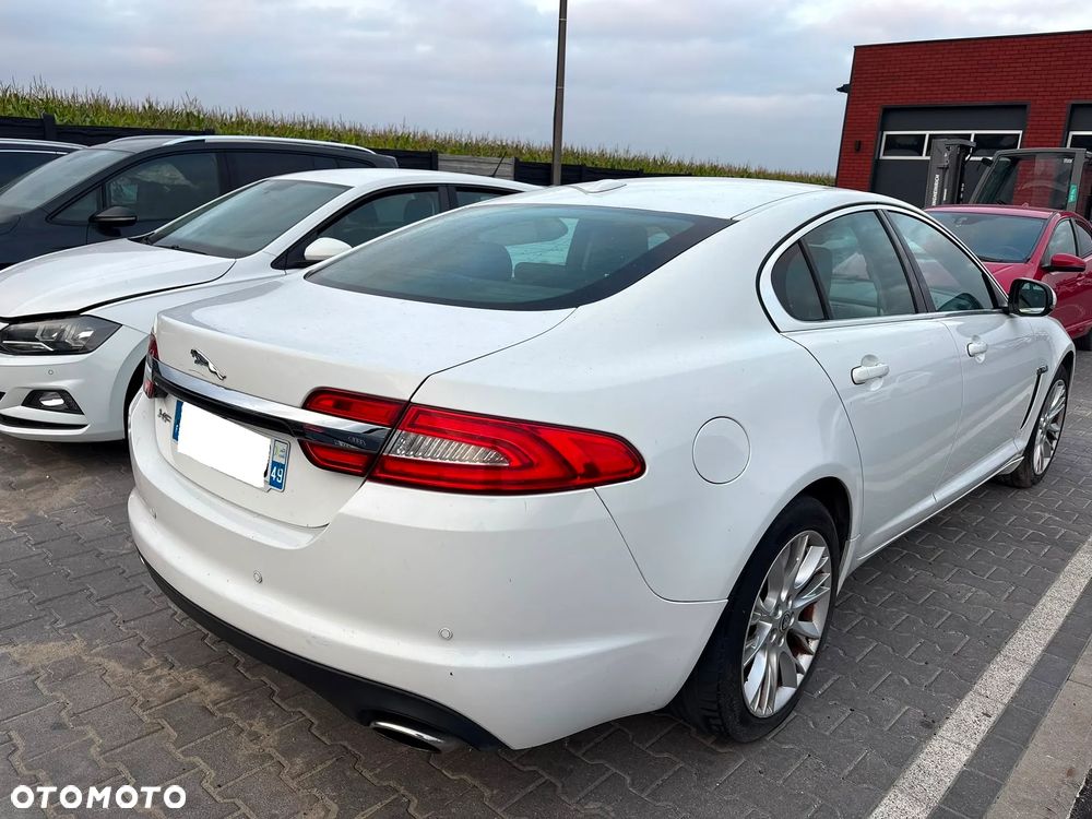 Jaguar XF 3.0 V6 D Luxury - 30