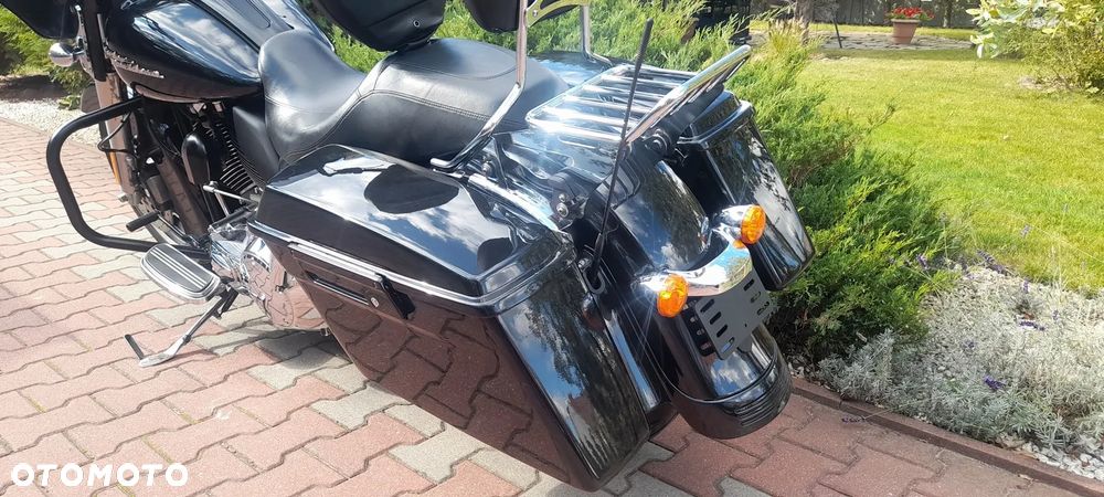 Harley-Davidson Touring Street Glide - 4