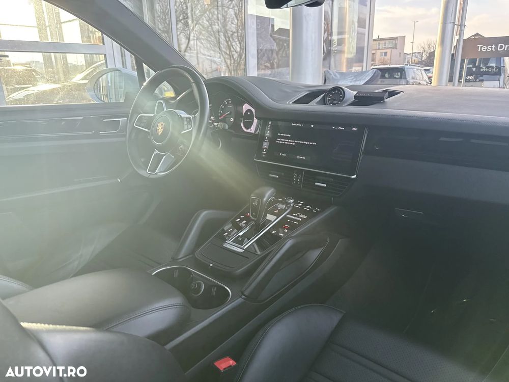Porsche Cayenne Standard - 26