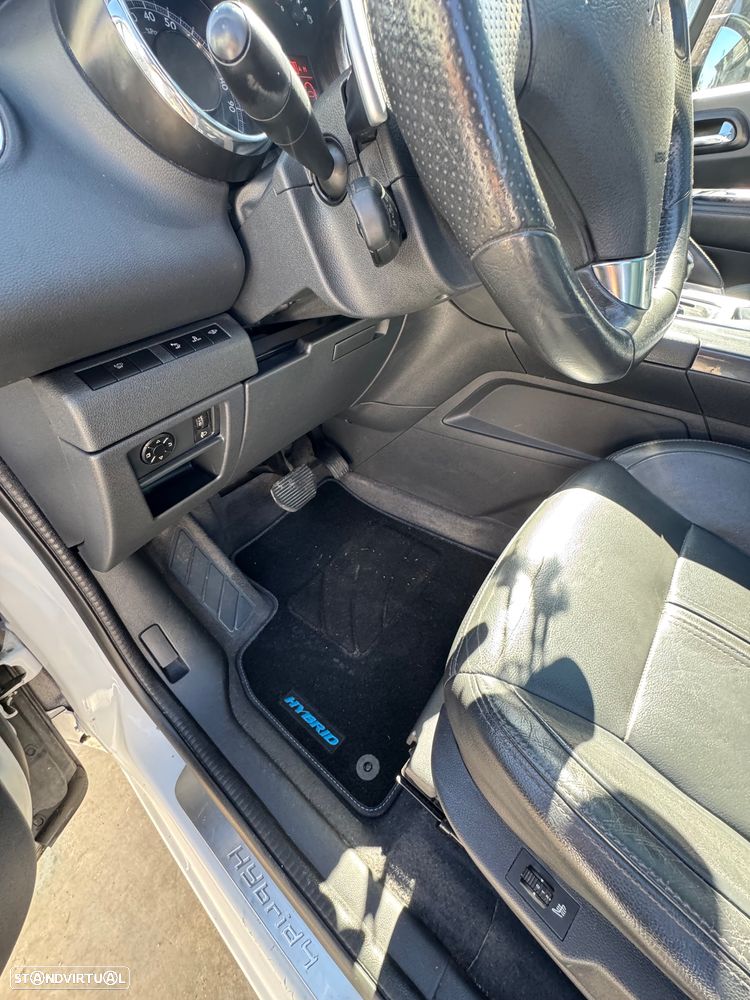 Peugeot 3008 2.0 HDi Hybrid4 - 7