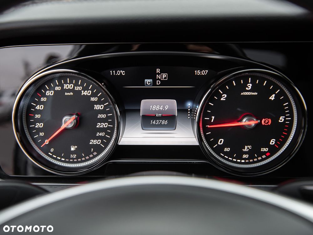 Mercedes-Benz Klasa E 220 d 4-Matic 9G-TRONIC - 21