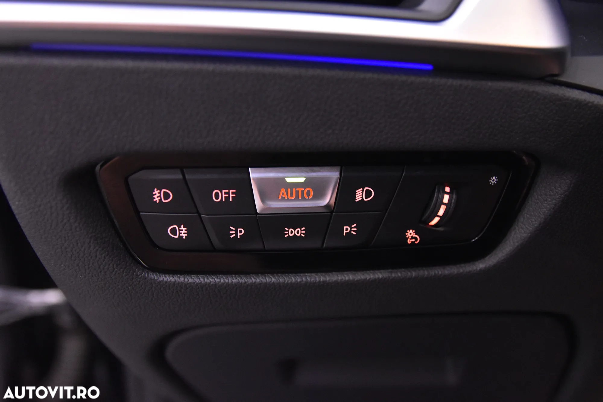 BMW Seria 3 320i AT - 14