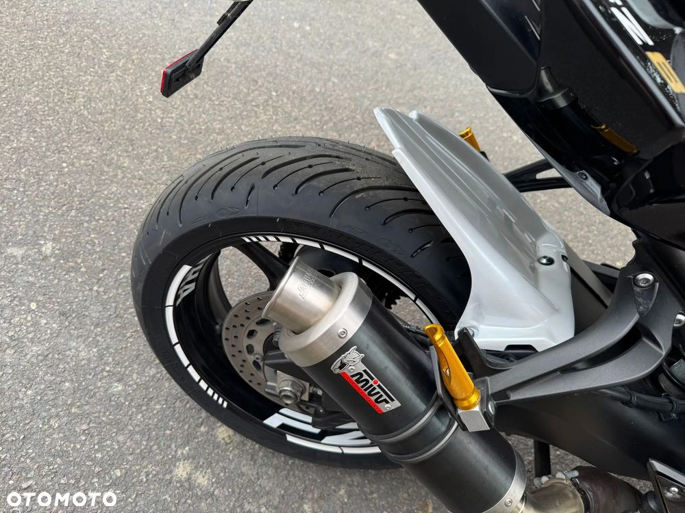 Yamaha FZ8 - 10