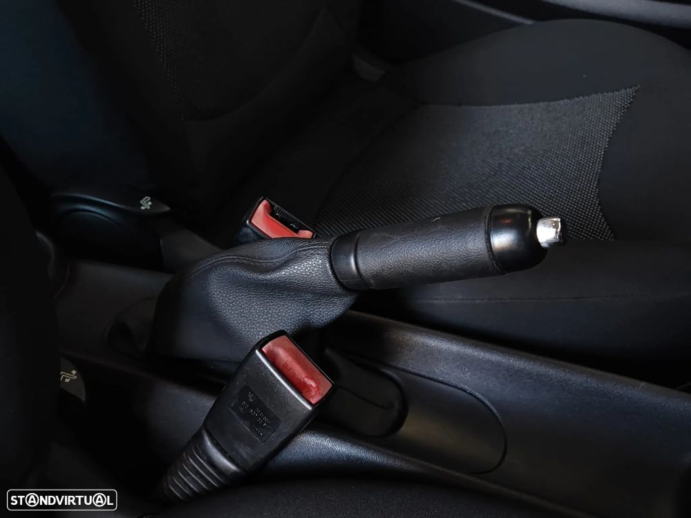 MINI 3 Portas One D - 28