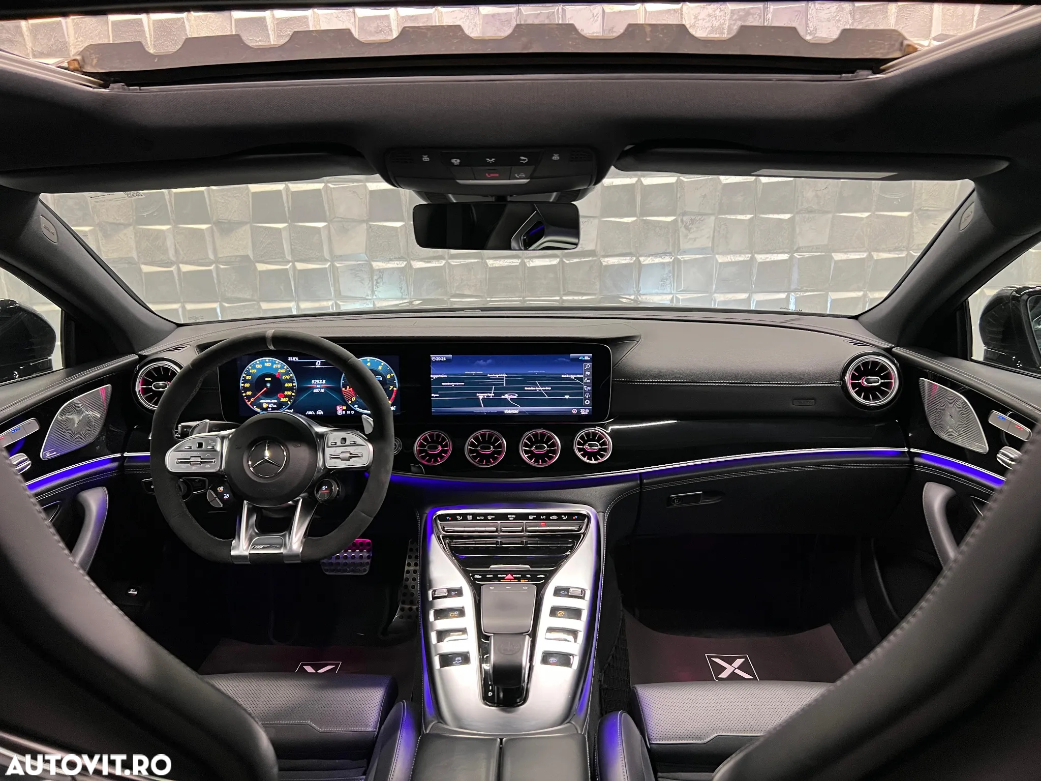 Mercedes-Benz AMG GT 63 4MATIC+ - 12