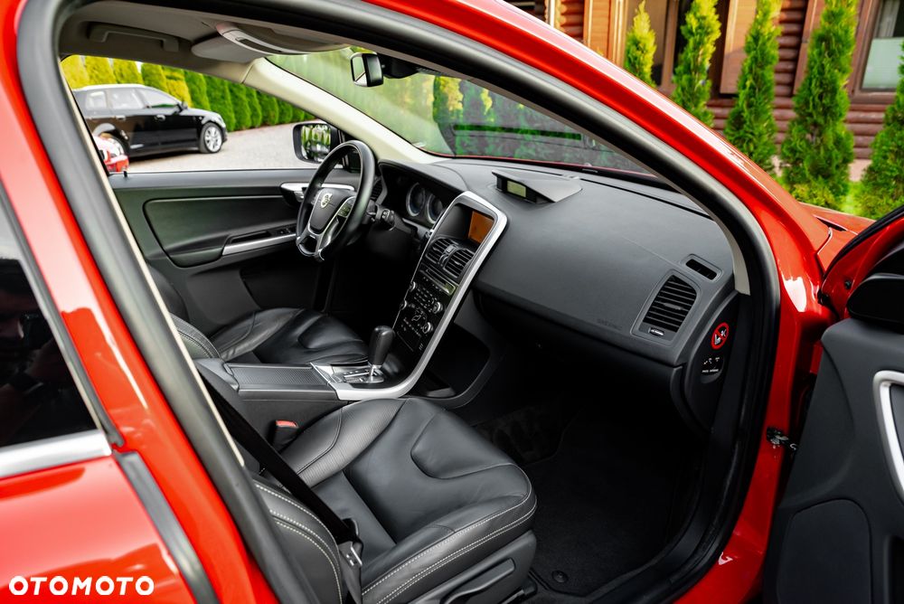 Volvo XC 60 D3 AWD R Design - 25