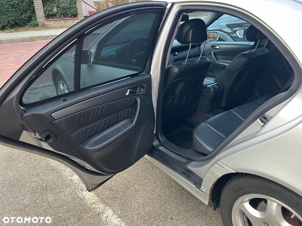 Mercedes-Benz Klasa C 320 T Avantgarde - 28