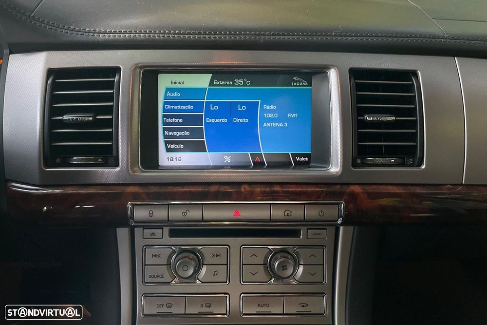 Jaguar XF 2.7 D V6 Premium Luxury - 32