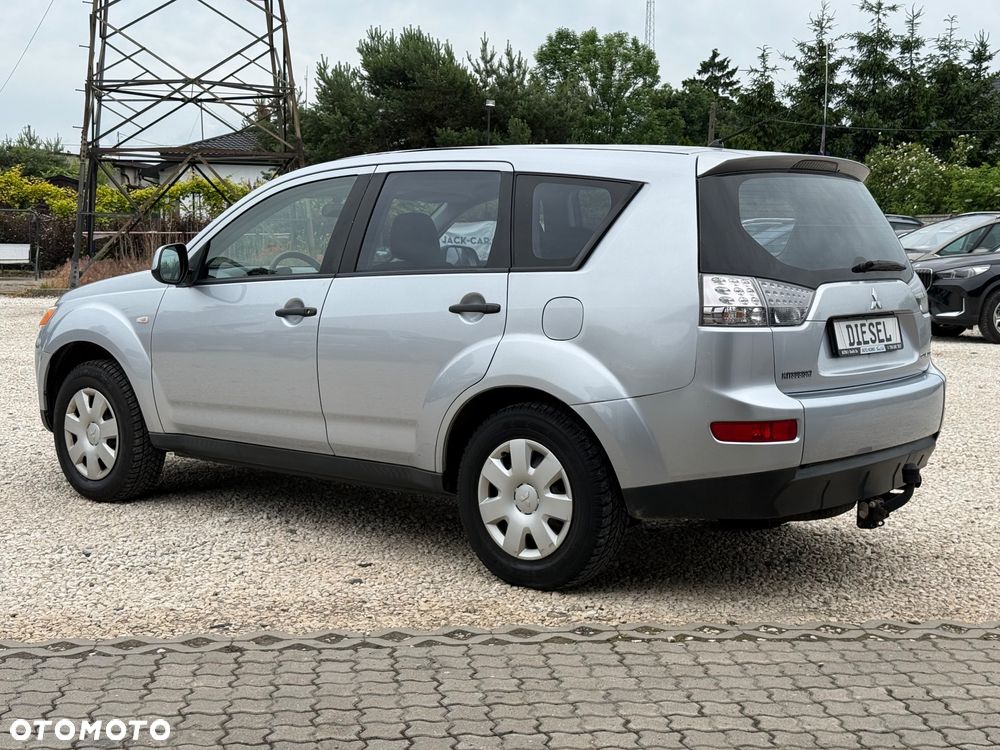 Mitsubishi Outlander 2.0 DID Intense + - 21