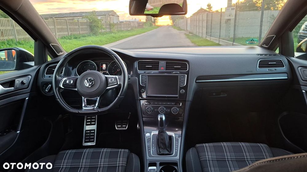 Volkswagen Golf - 18