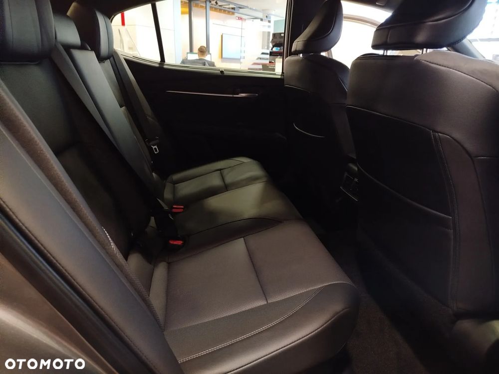 Toyota Camry 2.5 Hybrid Dynamic Force Executive e-CVT - 17