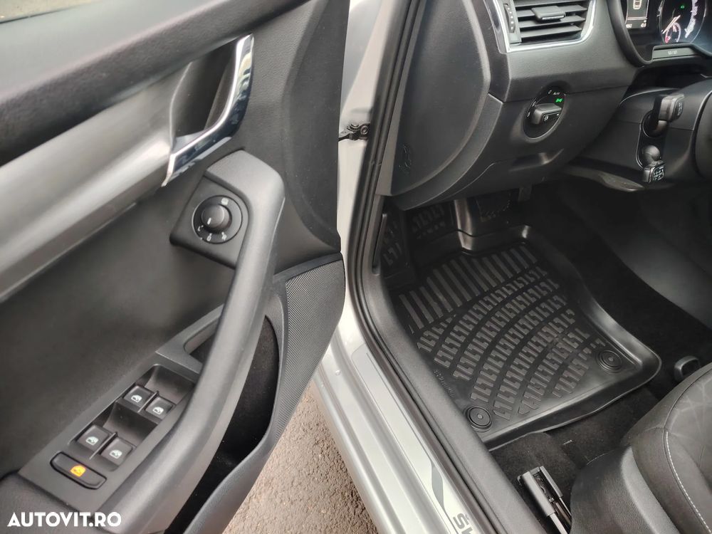 Skoda Octavia 1.6 TDI DSG Clever - 13