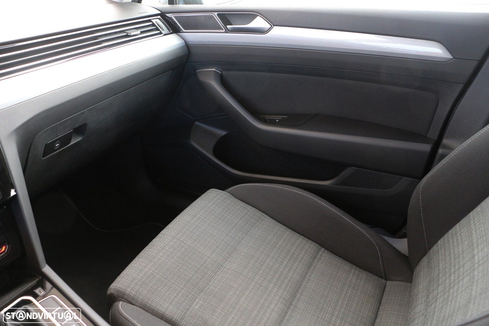VW Passat Variant 2.0 TDi Elegance DSG - 22