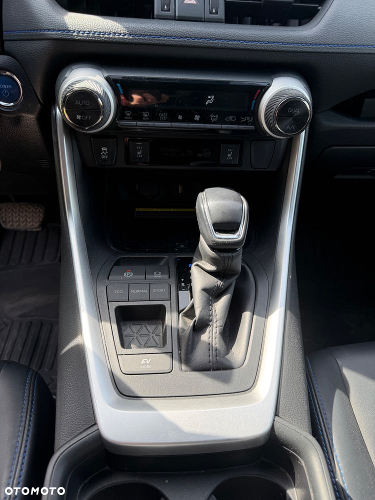 Toyota RAV4 - 10