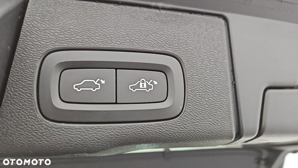 Volvo XC 60 B4 D AWD Plus Dark - 26