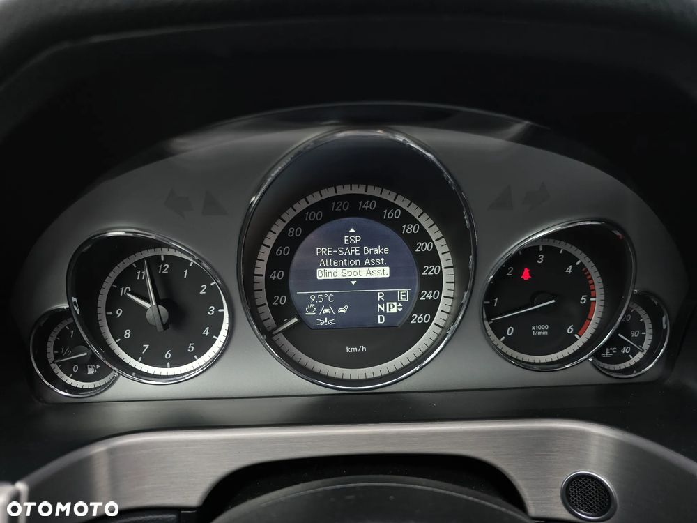 Mercedes-Benz Klasa E 350 CDI DPF 4Matic BlueEFFICIENCY 7G-TRONIC Avantgarde - 32