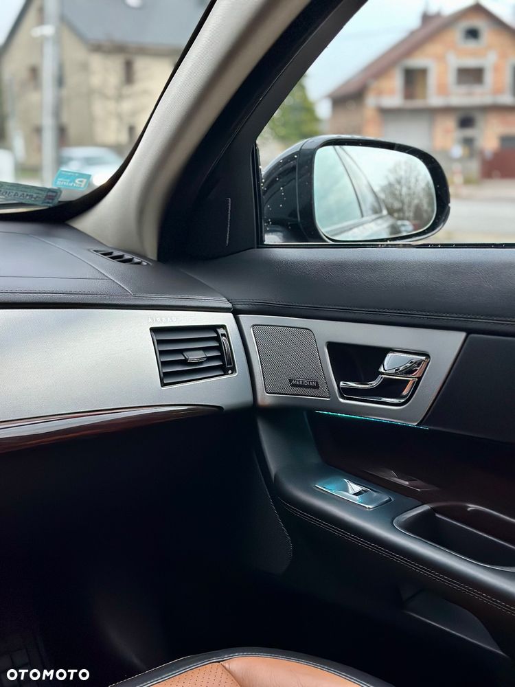 Jaguar XF 2.2 D Luxury - 26