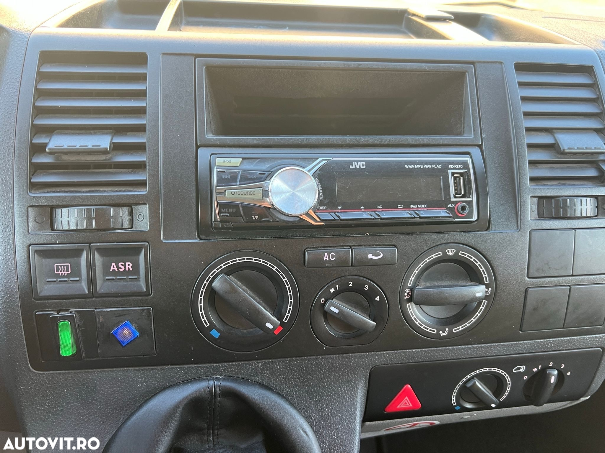 Volkswagen Transporter - 4