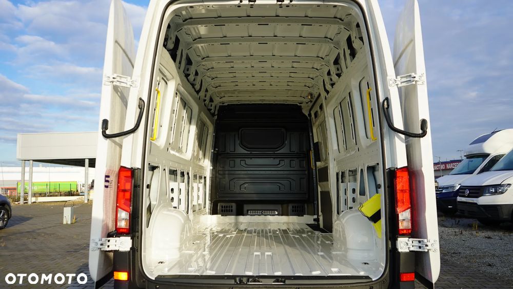 Volkswagen Crafter - 13
