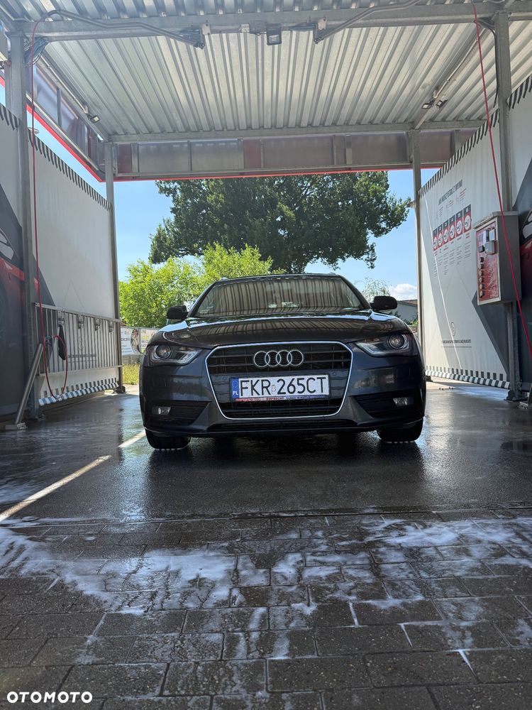 Audi A4 Avant 2.0 TDI - 10