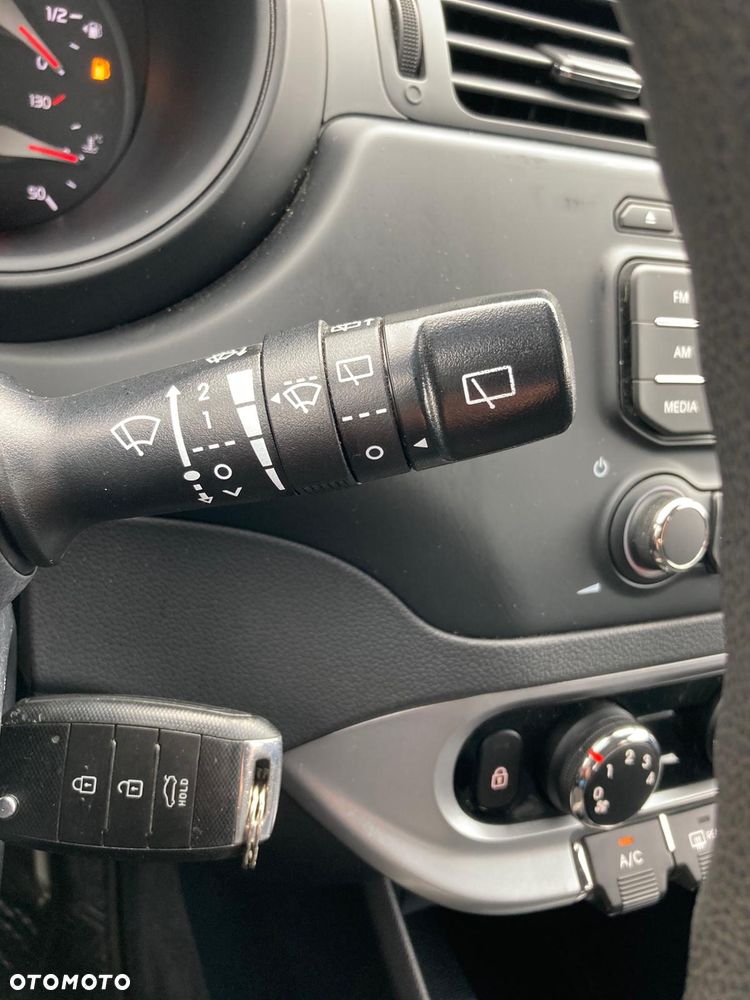 Kia Rio 1.4 L - 21