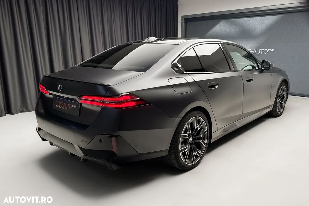BMW 5 Series 2023 — imagine 11