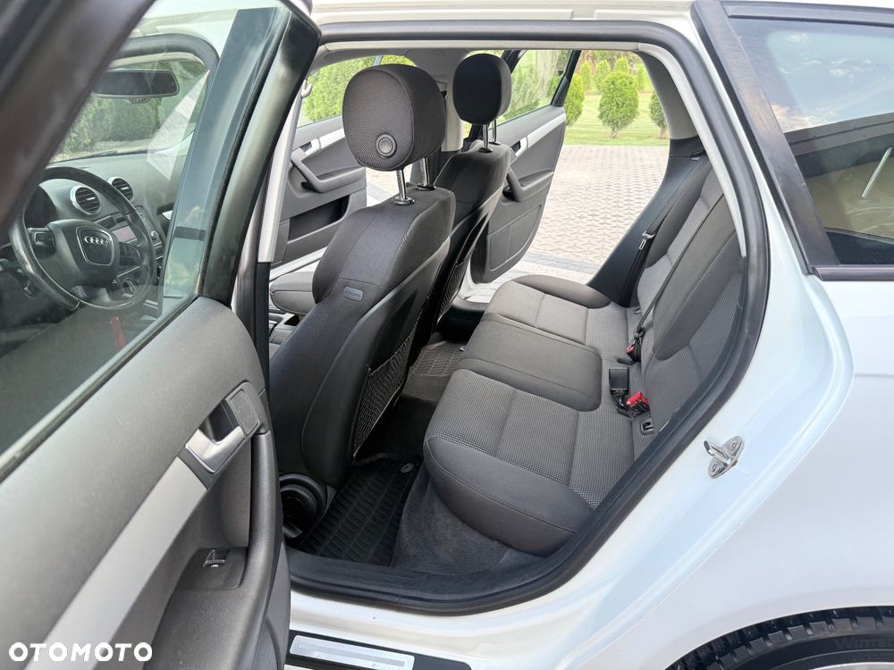 Audi A3 Sportback 1.6 TDI DPF S tronic S line Sportpaket - 12