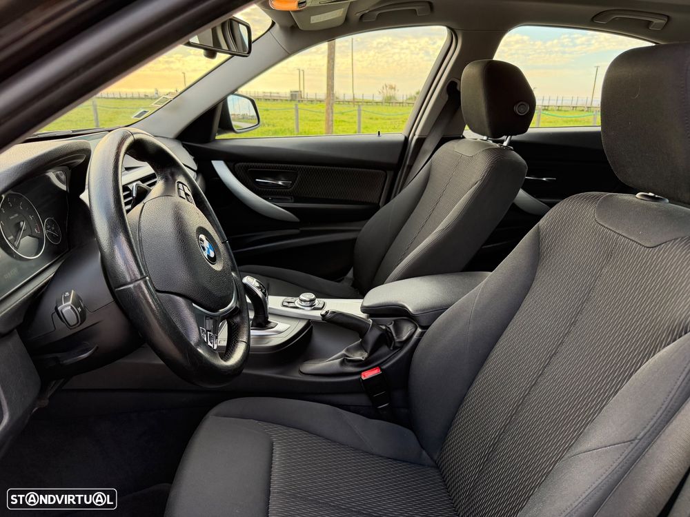 BMW 320 d Auto Exclusive - 11