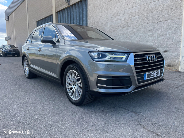 Audi Q7 3.0 TDI quattro tiptronic 7L