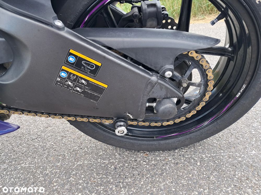 Kawasaki ZXR - 12