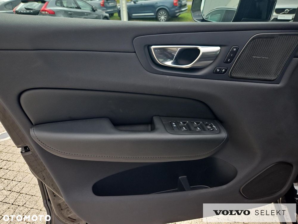 Volvo XC 60 T6 AWD Plug-in Hybrid Plus Dark - 29