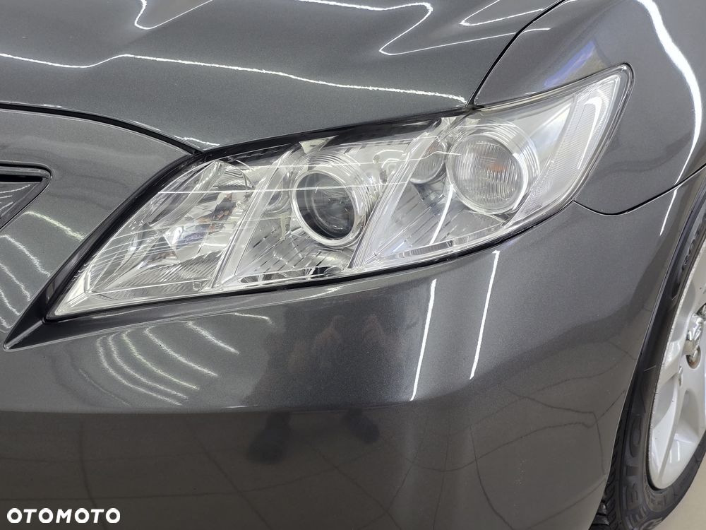 Toyota Camry - 19