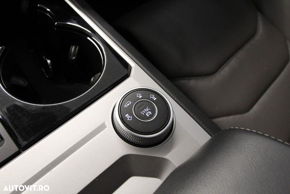 Volkswagen Touareg V6 TDI 4MOTION R-Line - 23