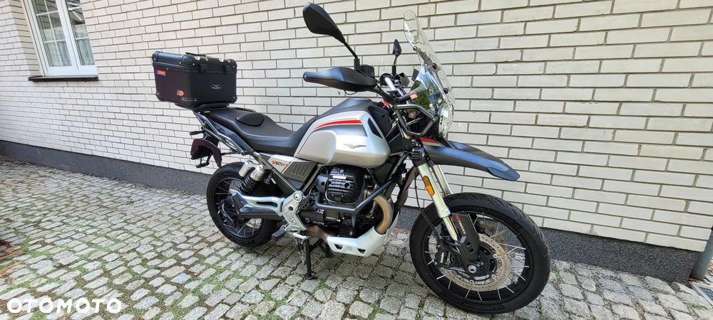 Moto Guzzi V85 - 1