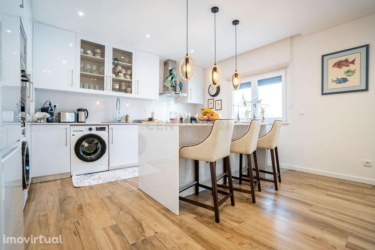 Espaçoso apartamento T3 com garagem e arrecadação em Pinhal Novo, Palm - Grande imagem: 2/41