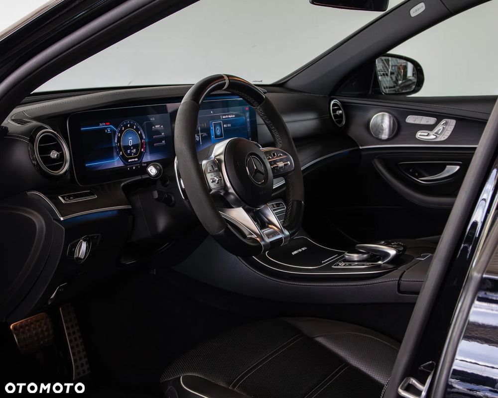Mercedes-Benz Klasa E AMG 63 S 4Matic+ AMG Speedshift MCT-9G - 12