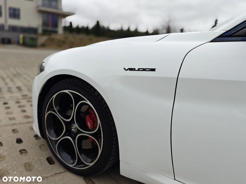 Alfa Romeo Giulia 2.0 Turbo 16V AT8 Veloce Ti - 16
