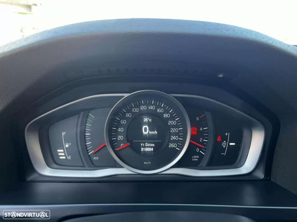 Volvo V60 2.0 D2 Momentum Drive - 4