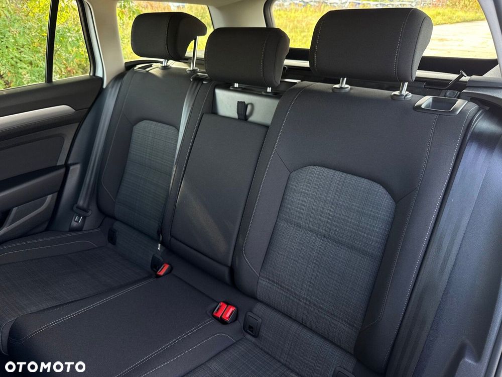 Volkswagen Passat - 33