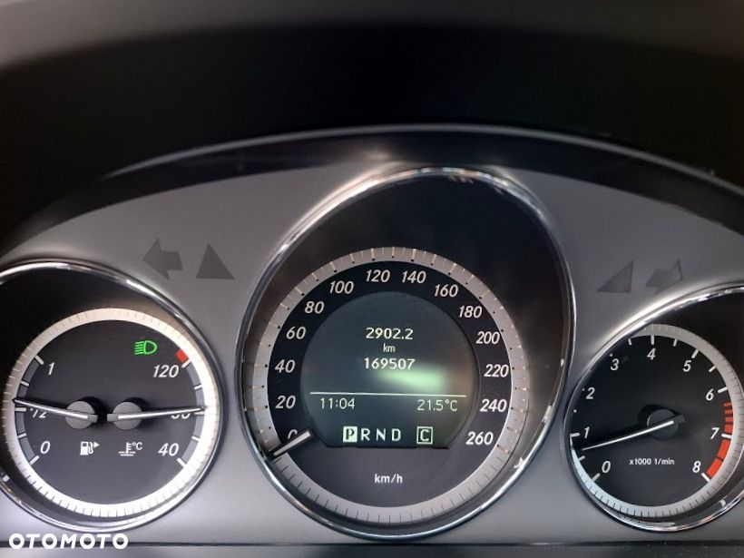 Mercedes-Benz Klasa C 180 CGI Automatik BlueEFFICIENCY Elegance - 15