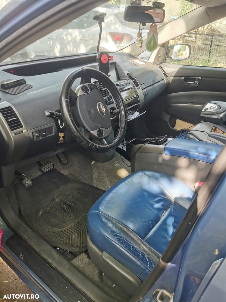 Toyota Prius (Hybrid) Sol - 2