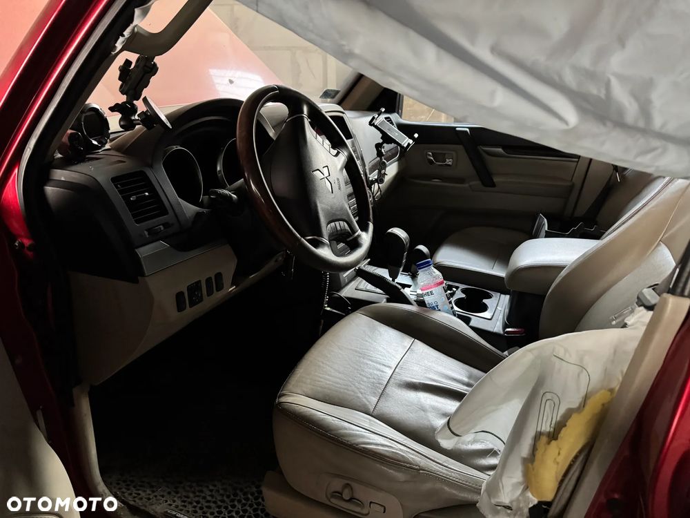 Mitsubishi Pajero 3.8 V6 Instyle - 6