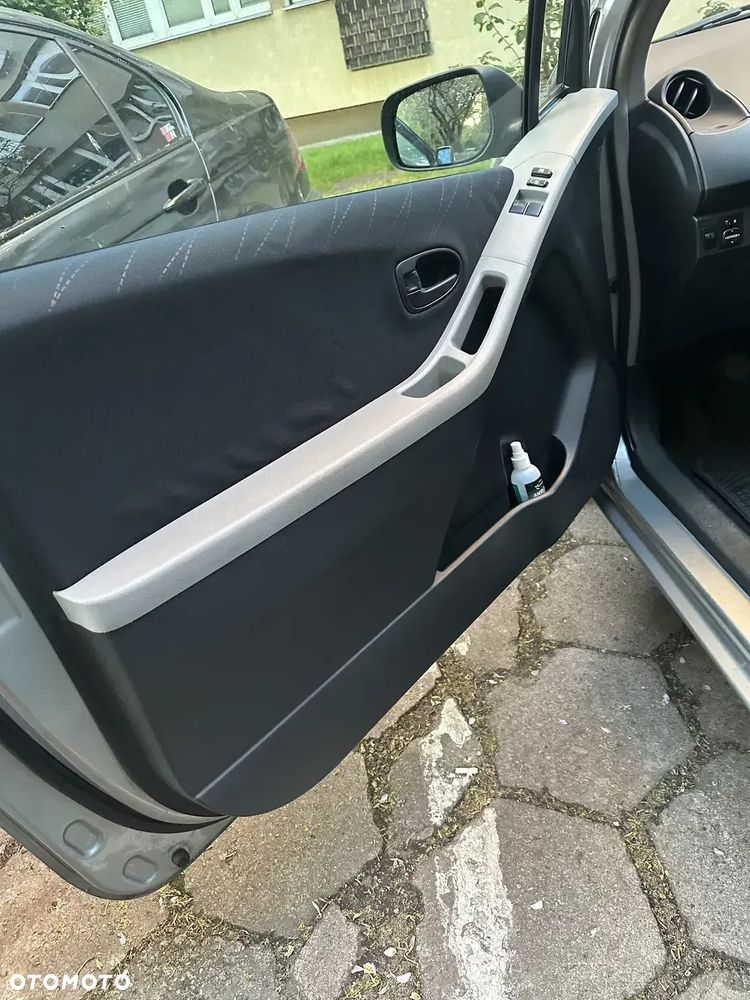 Toyota Yaris 1.3 Sol - 26