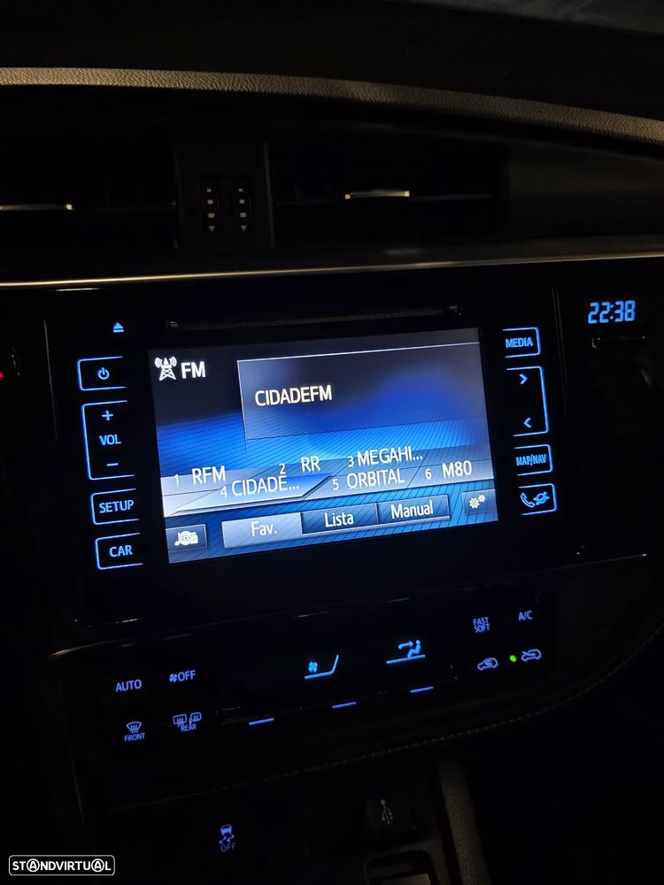 Toyota Auris Touring Sports 1.8 HSD Comfort +P.Techno+P.Sport - 16
