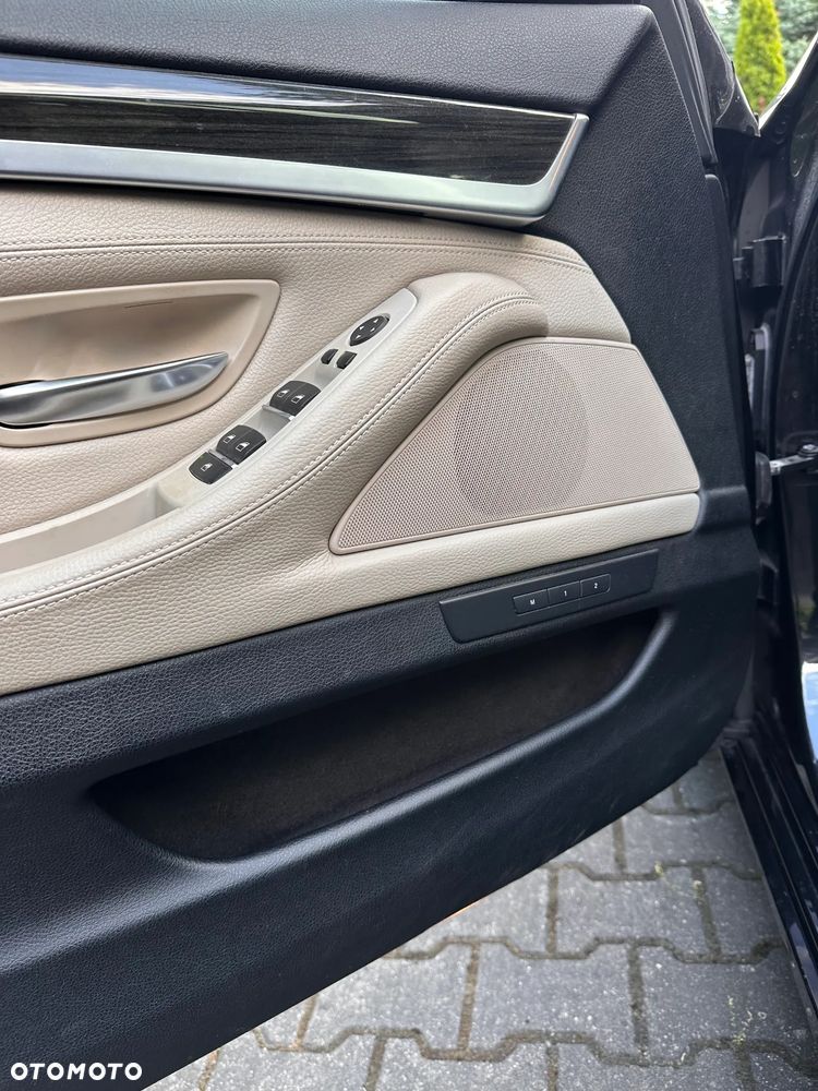 BMW Seria 5 525d xDrive Sport-Aut - 14