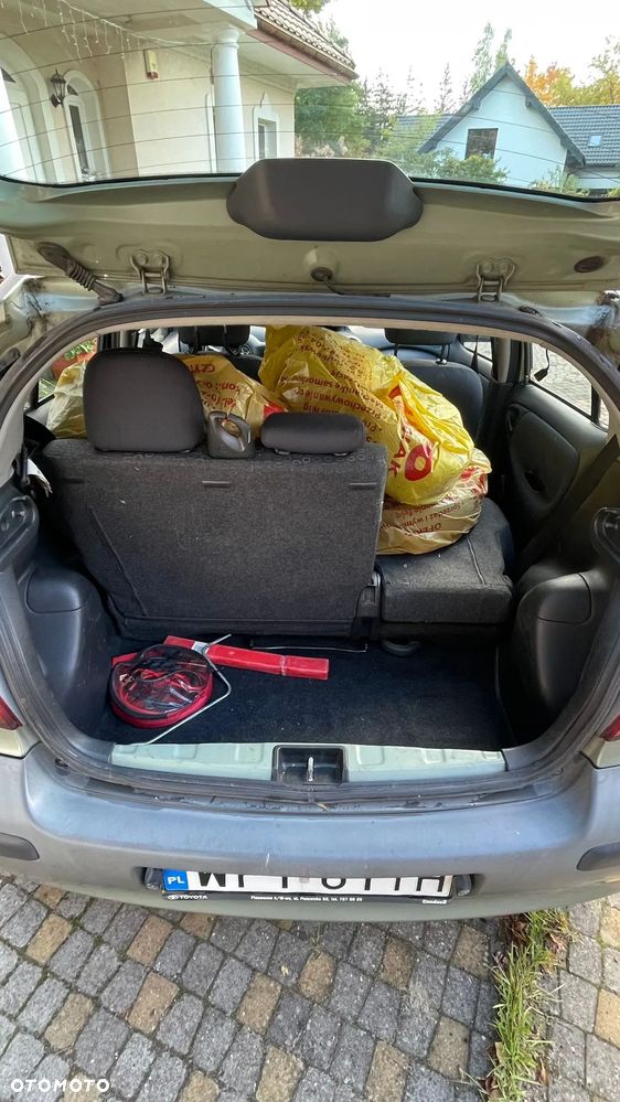 Toyota Yaris 1.0 Base - 4