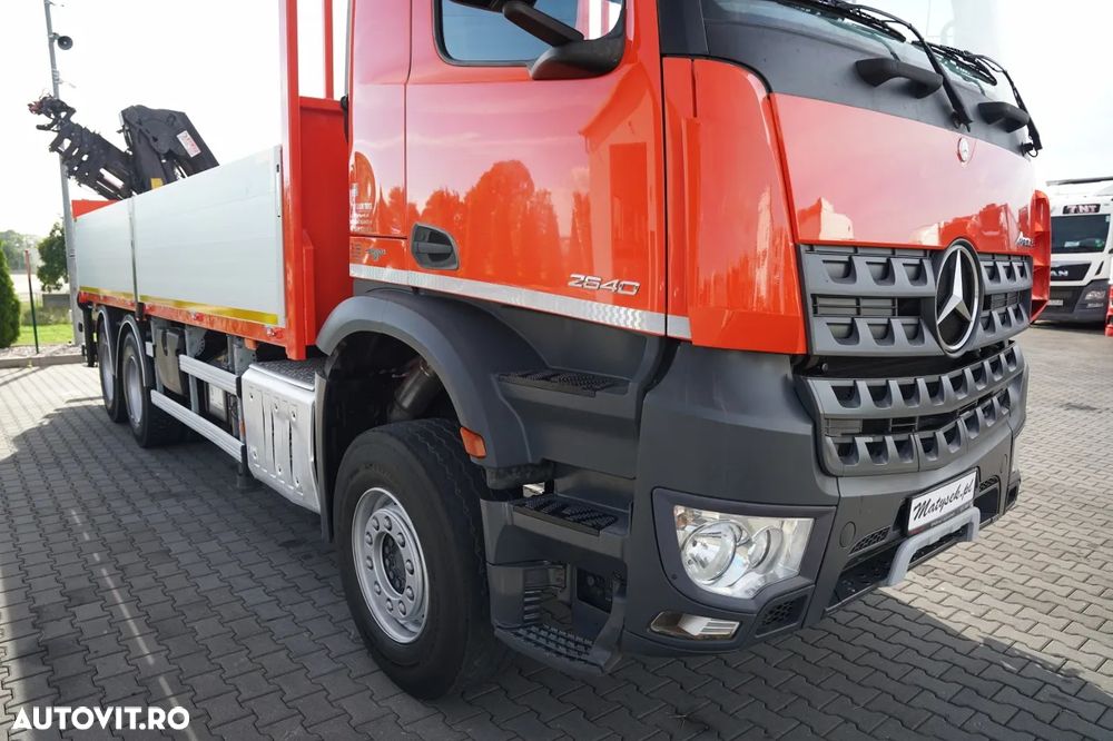 Mercedes-Benz AROCS 2640 / 6x4 / CAROSERIE BALANȚĂ - 6,5 M / MACARA HIAB X-HIDUO 188 ES-5 / CAPACITATE MAXIMĂ DE RIDICARE: 5.200 KG / ROTATOARE / TELECOMANDĂ / PODEA RESISTENTĂ / TRANSMISIE AUTOMATĂ - 15